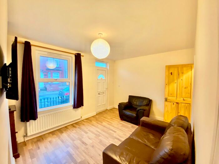 3 Bedroom Terraced House To Rent In Victoria Street, Gillingham ME7