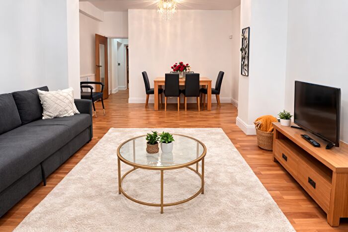 2 Bedroom Apartment For Sale In Court Road, London, SE9