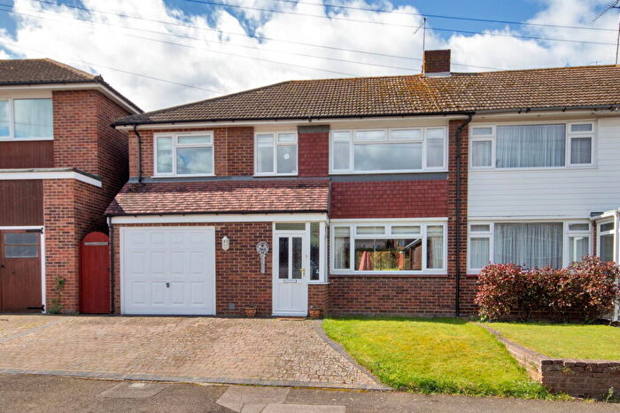4 Bedroom Semi Detached House For Sale In Brookside Road, Istead Rise, Gravesend, DA13