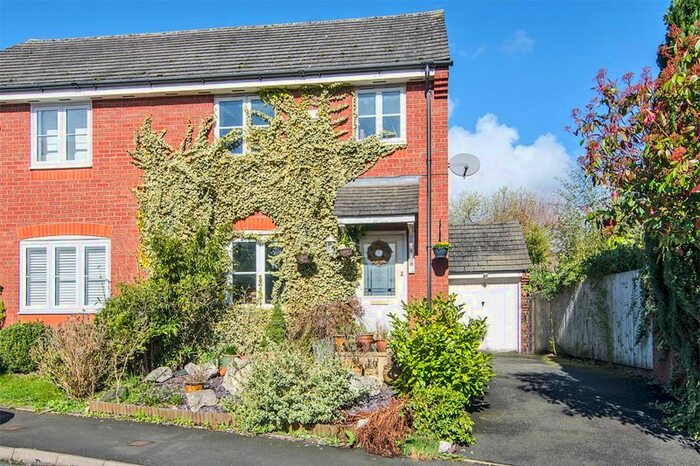 3 Bedroom Semi-Detached House For Sale In Selwyn Road, Burntwood, WS7