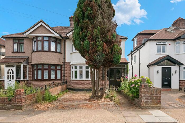 3 Bedroom Property For Sale In Old Cote Drive, Hounslow, TW5