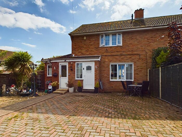 3 Bedroom Semi-Detached House For Sale In Garlands Road, Alvington, GL15