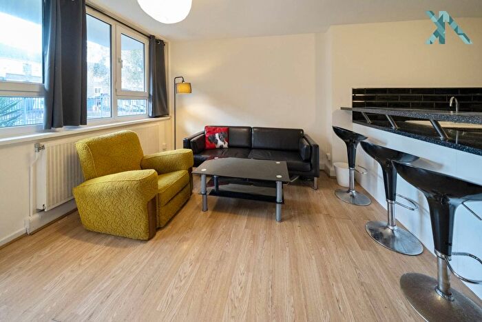 5 Bedroom Flat To Rent In Garnies Close, Peckham, London, SE15