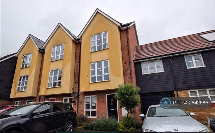 4 Bedroom Terraced House To Rent In Fuggle Drive, Aylesbury, HP21