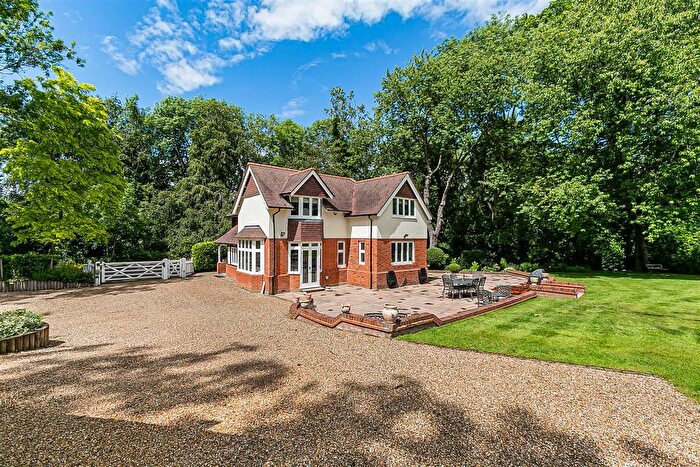 3 Bedroom Detached House For Sale In Radlett Lane, Shenley, Radlett, WD7