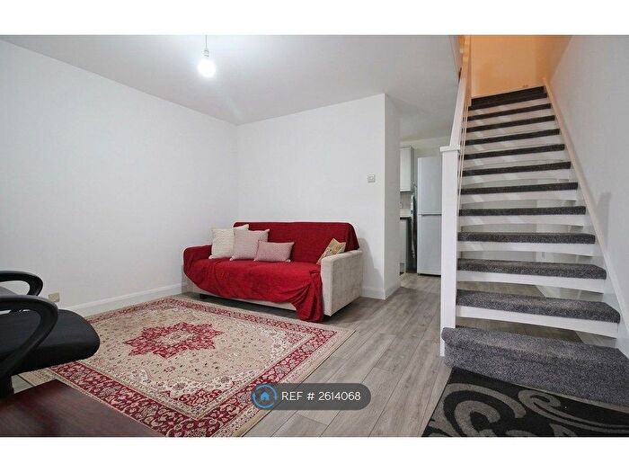 1 Bedroom Terraced House To Rent In Vine Place, Hounslow, TW3
