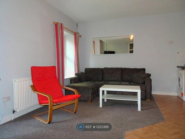 3 Bedroom Flat To Rent In Richmond Grove, Manchester M13