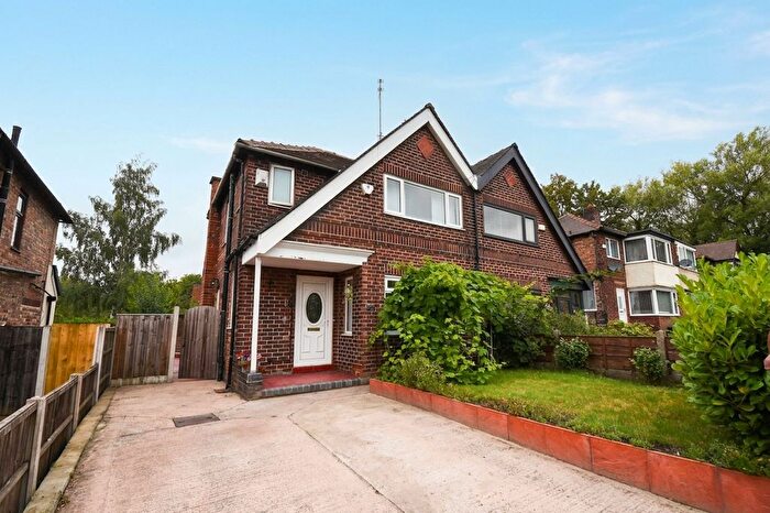3 Bedroom Semi-Detached House For Sale In Langworthy Road, Salford, M6