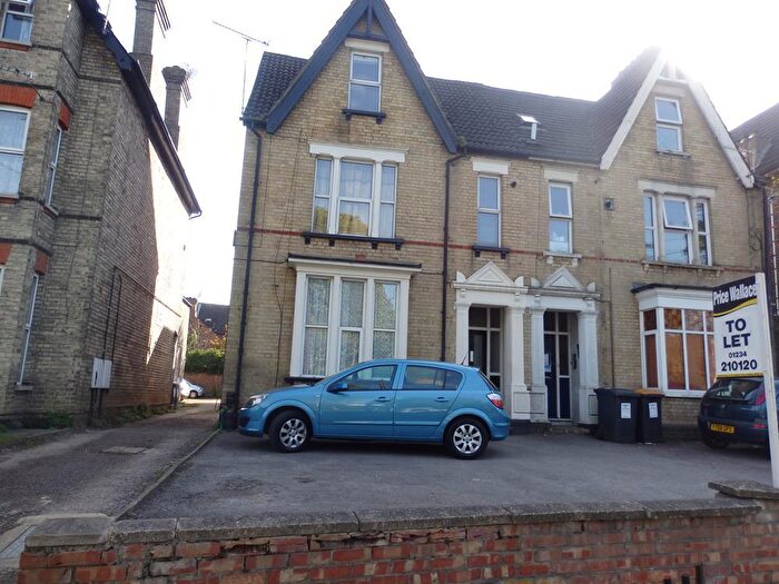 1 Bedroom Flat To Rent In Clapham Road, Bedford, MK41