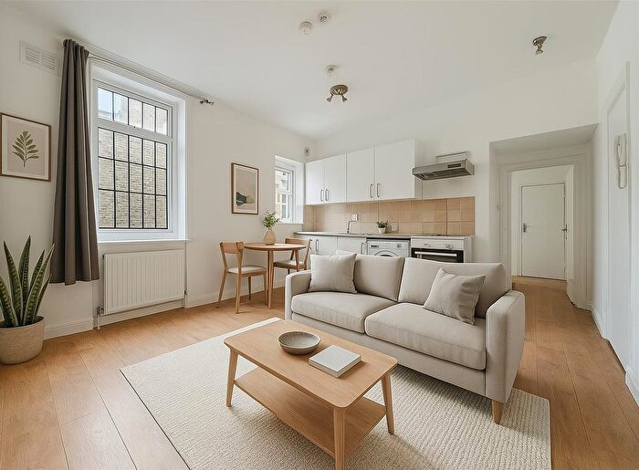 1 Bedroom Flat To Rent In King's Cross Road, London, WC1X