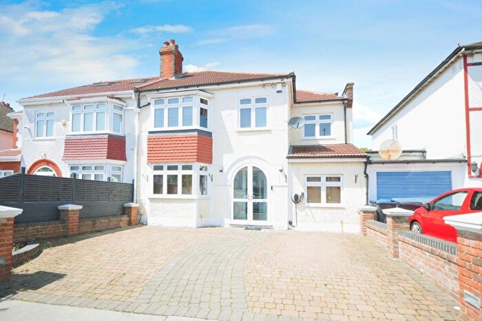 5 Bedroom Semi-Detached House For Sale In Georgia Road, Thornton Heath, CR7