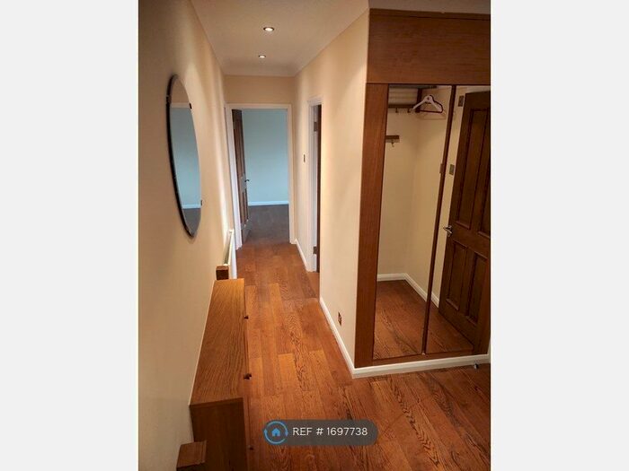 3 Bedroom Flat To Rent In Parker House, Beckenham, BR3