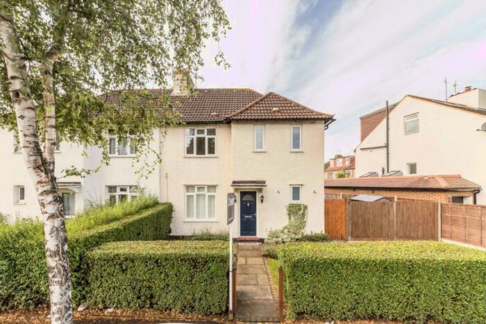 3 Bedroom Semi-Detached House To Rent In Thornhill Road, Surbiton, KT6