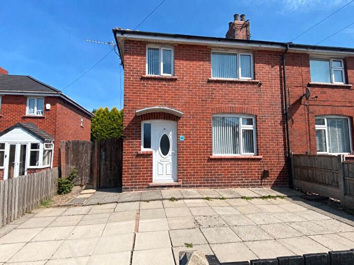 3 Bedroom Semi Detached House To Rent In Park View, Chadderton, OL9