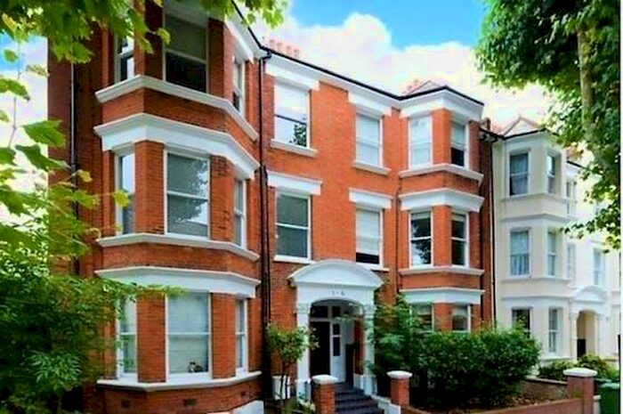 2 Bedroom Flat To Rent In Cranworth Gardens, London, SW9