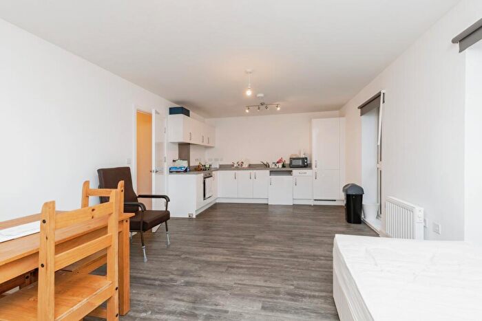 2 Bedroom Flat For Sale In Flatts Close, Bristol, BS34