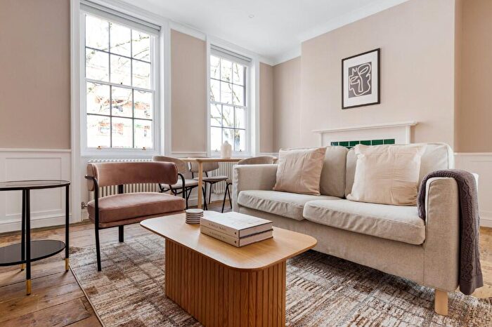 2 Bedroom Apartment To Rent In Cable Street, London, E1