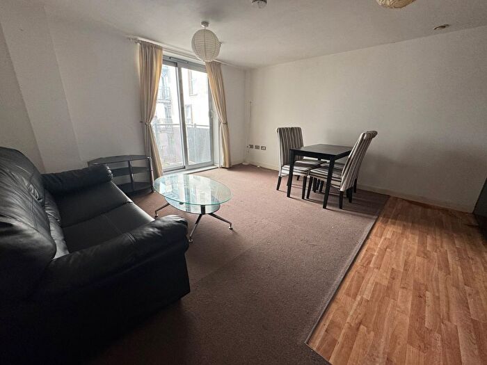 2 Bedroom Flat To Rent In Queens Road, Nottingham, Nottinghamshire, NG2