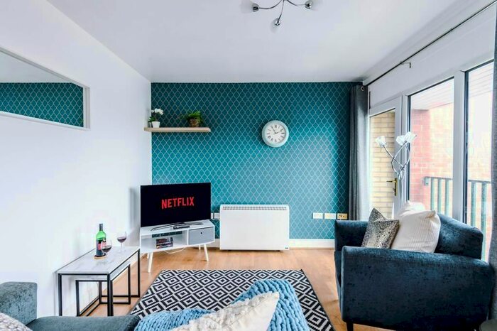 2 Bedroom Flat To Rent In - Birch Lane, Manchester, M13