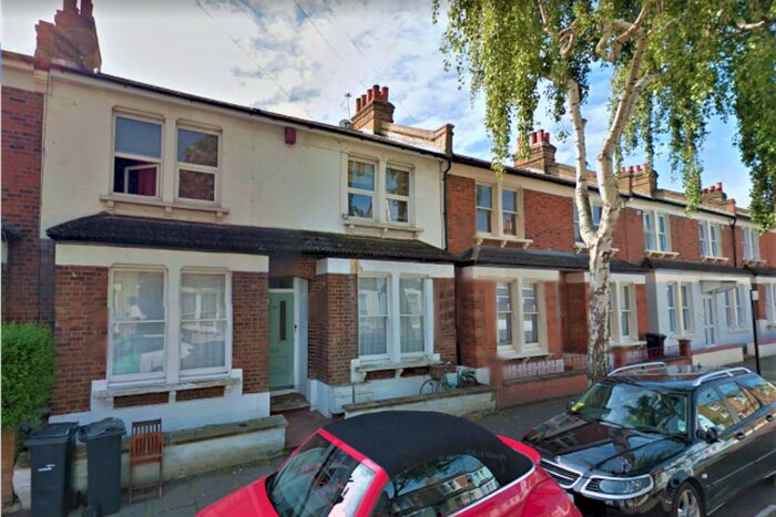 2 Bedroom Flat To Rent In Grantham Road, London, SW9