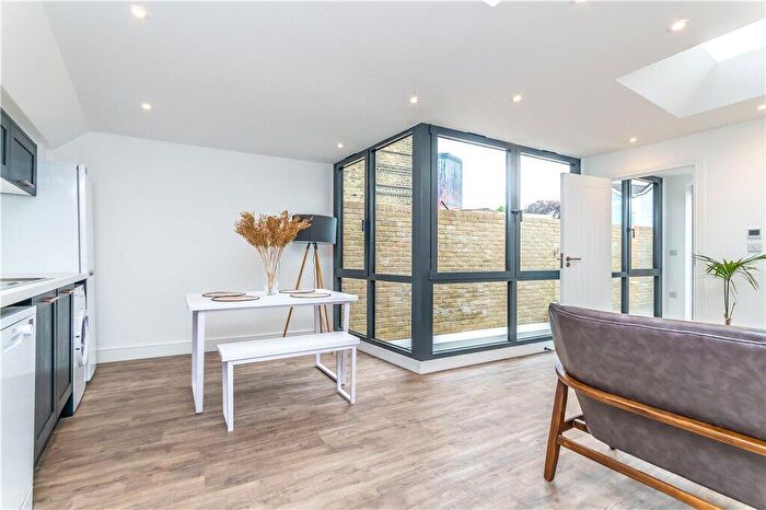 2 Bedroom House To Rent In Stanton Road, Croydon, CR0