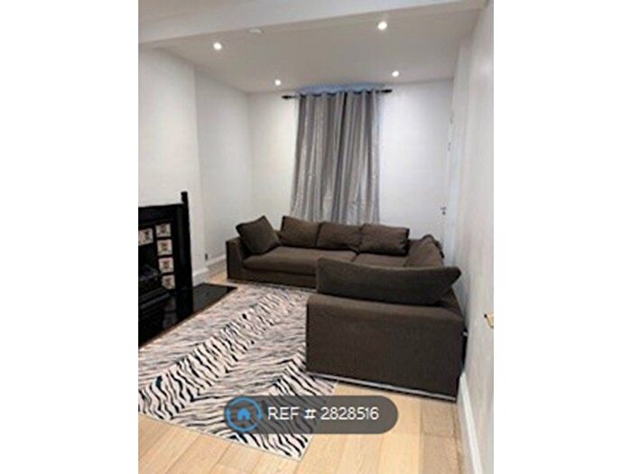 1 Bedroom Flat To Rent In High Road, Chigwell, IG7