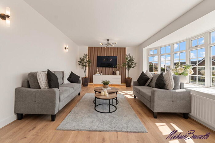 4 Bedroom Detached House For Sale In Primrose Way, Halifax, HX3