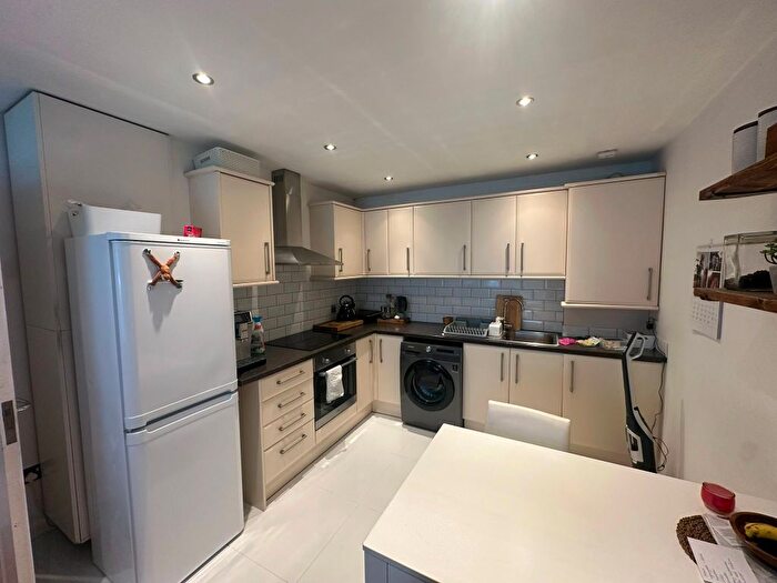 1 Bedroom Flat To Rent In High Road Leyton, London, E10