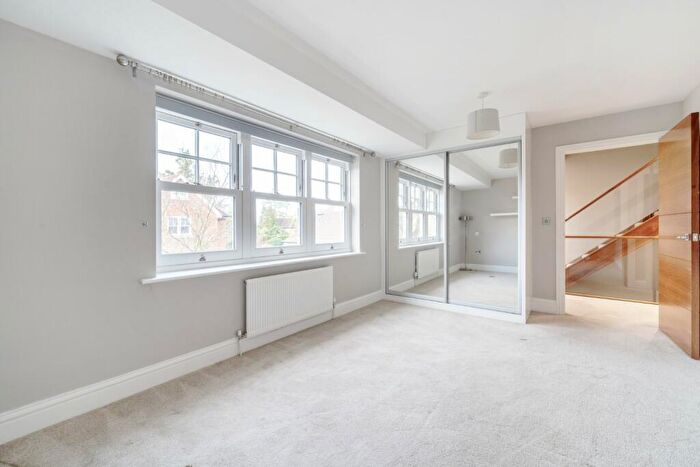 5 Bedroom Detached House For Sale In Dorneywood Close, Burnham, SL1