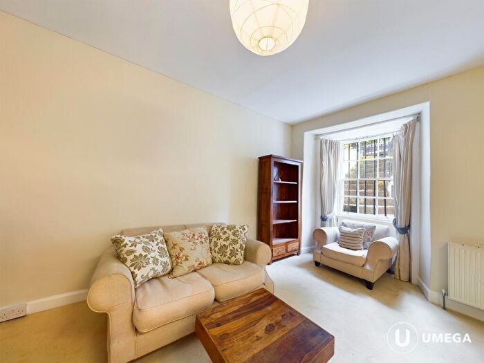 1 Bedroom Apartment To Rent In St. Bernard's Crescent, Stockbridge, Edinburgh, EH4