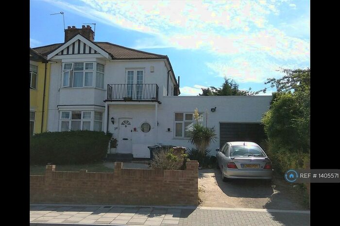 5 Bedroom Semi-Detached House To Rent In Elmwood Avenue, Harrow, HA3