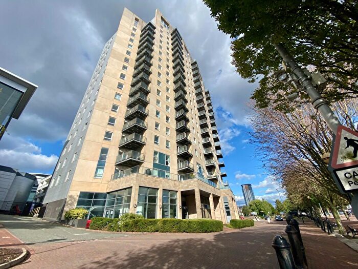 2 Bedroom Flat To Rent In The Quays, Salford Quays, Salford, M50