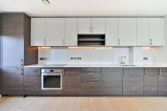2 Bedroom Flat To Rent In Charter Place, Hounslow, TW3