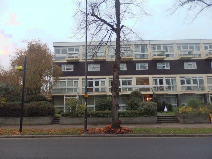 3 Bedroom Ground Flat To Rent In Broadreach, The Embankment, MK40