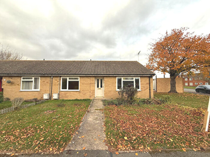 2 Bedroom Bungalow For Sale In School Road, Huntingdon, PE28