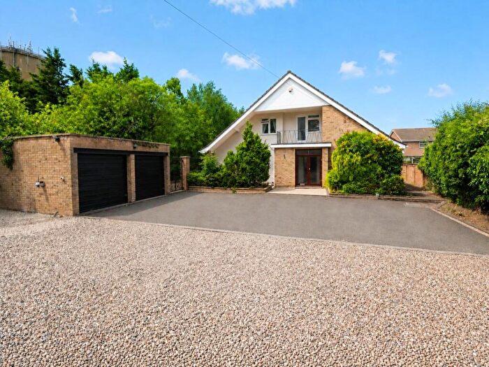 4 Bedroom Detached House For Sale In Irchester Road, Rushden, NN10