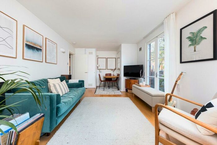 1 Bedroom Flat To Rent In Mulberry Court, Highbury Hill, Islington, London, N5