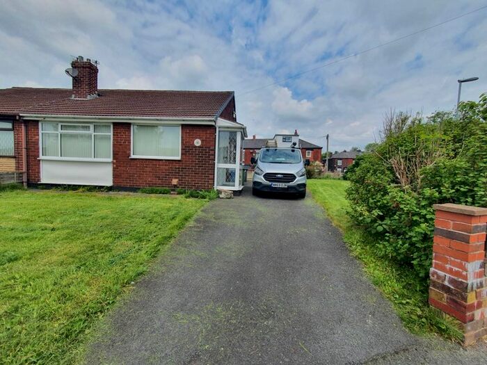 2 Bedroom Bungalow To Rent In Pennine Avenue, Chadderton, Oldham OL9