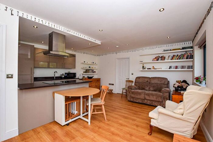 2 Bedroom Flat To Rent In Swan Court, Hemel Hempstead, HP1