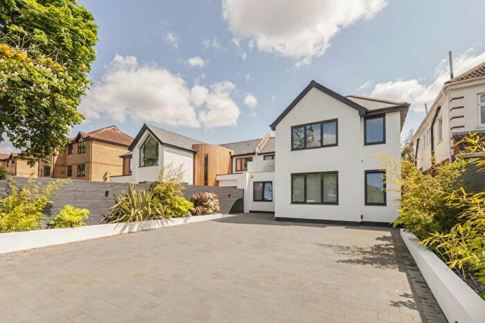 5 Bedroom Semi-Detached House To Rent In Kings Avenue, Balham, SW12