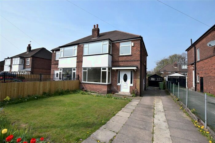 3 Bedroom Semi-Detached House To Rent In Lidgett Lane, Leeds, West Yorkshire, LS8