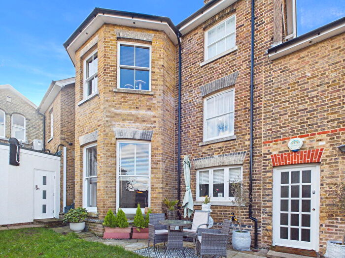 2 Bedroom Apartment For Sale In Knight Street, Sawbridgeworth, CM21