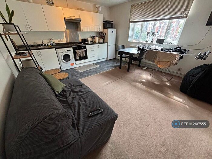 2 Bedroom Flat To Rent In Severus Road, London, SW11