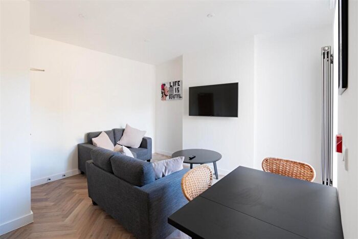 6 Bedroom House To Rent In Thicket Road, Bristol, BS16