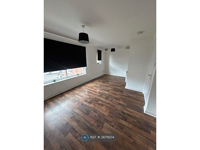 1 Bedroom Flat To Rent In Dalveen Street, Glasgow, G32