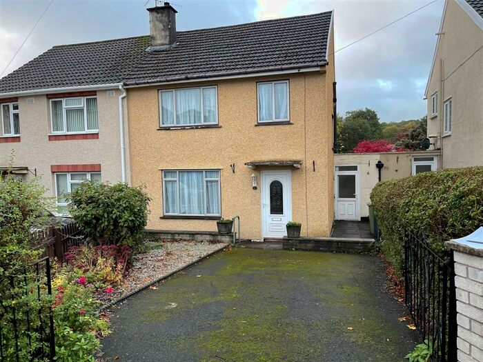 3 Bedroom Semi-Detached House To Rent In Cwrt Bleddyn, Two Locks, Cwmbran, NP44