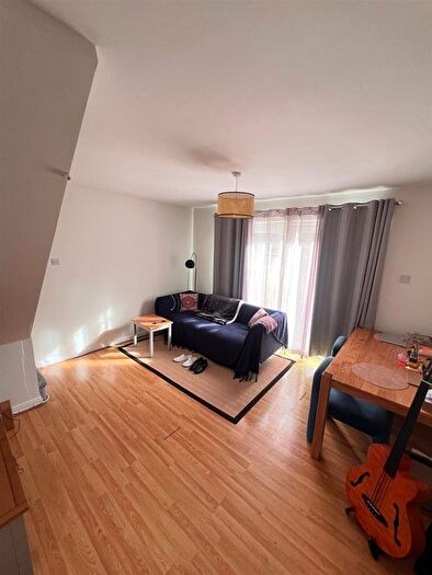 2 Bedroom Flat To Rent In Garland Drive, Hounslow, TW3
