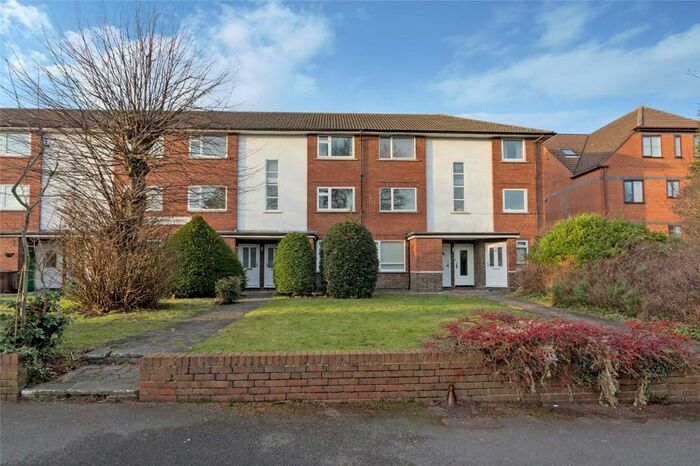 2 Bedroom Apartment To Rent In Grange Road, Sutton, Surrey, SM2