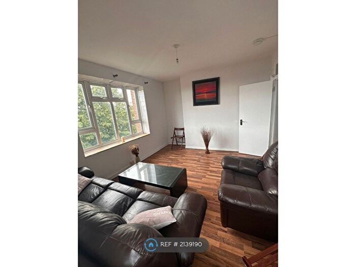 1 Bedroom Flat To Rent In Holyrood House, London, N4