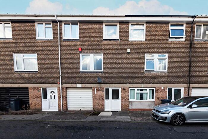 5 Bedroom House To Rent In Metchley Drive, Birmingham, West Midlands, B17